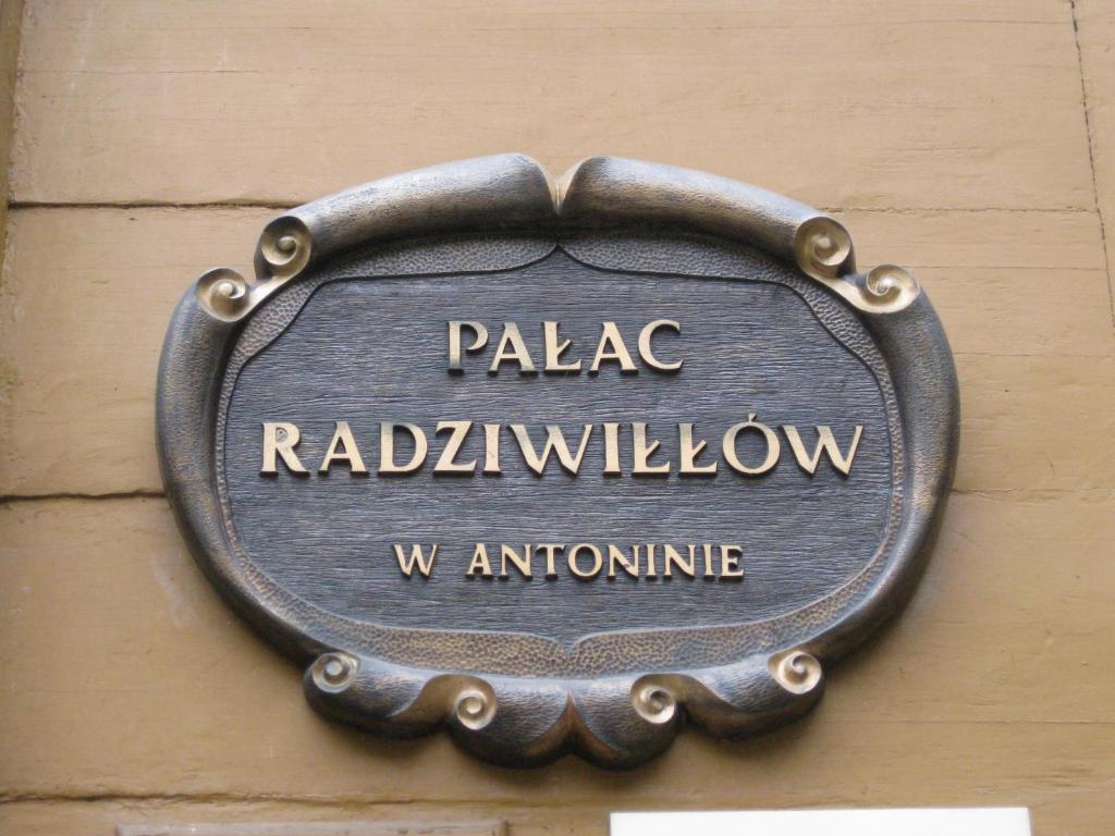 Palac Mysliwski W Antoninie Antonin  Exterior photo