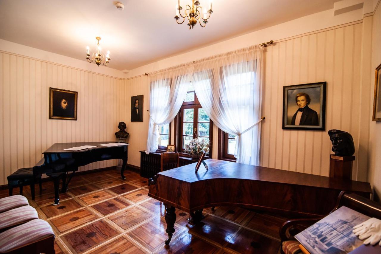 Palac Mysliwski W Antoninie Exterior photo